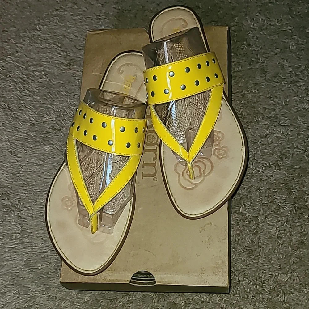 Born studded thong yellow sandals. Size 10 - Picture 3 of 5